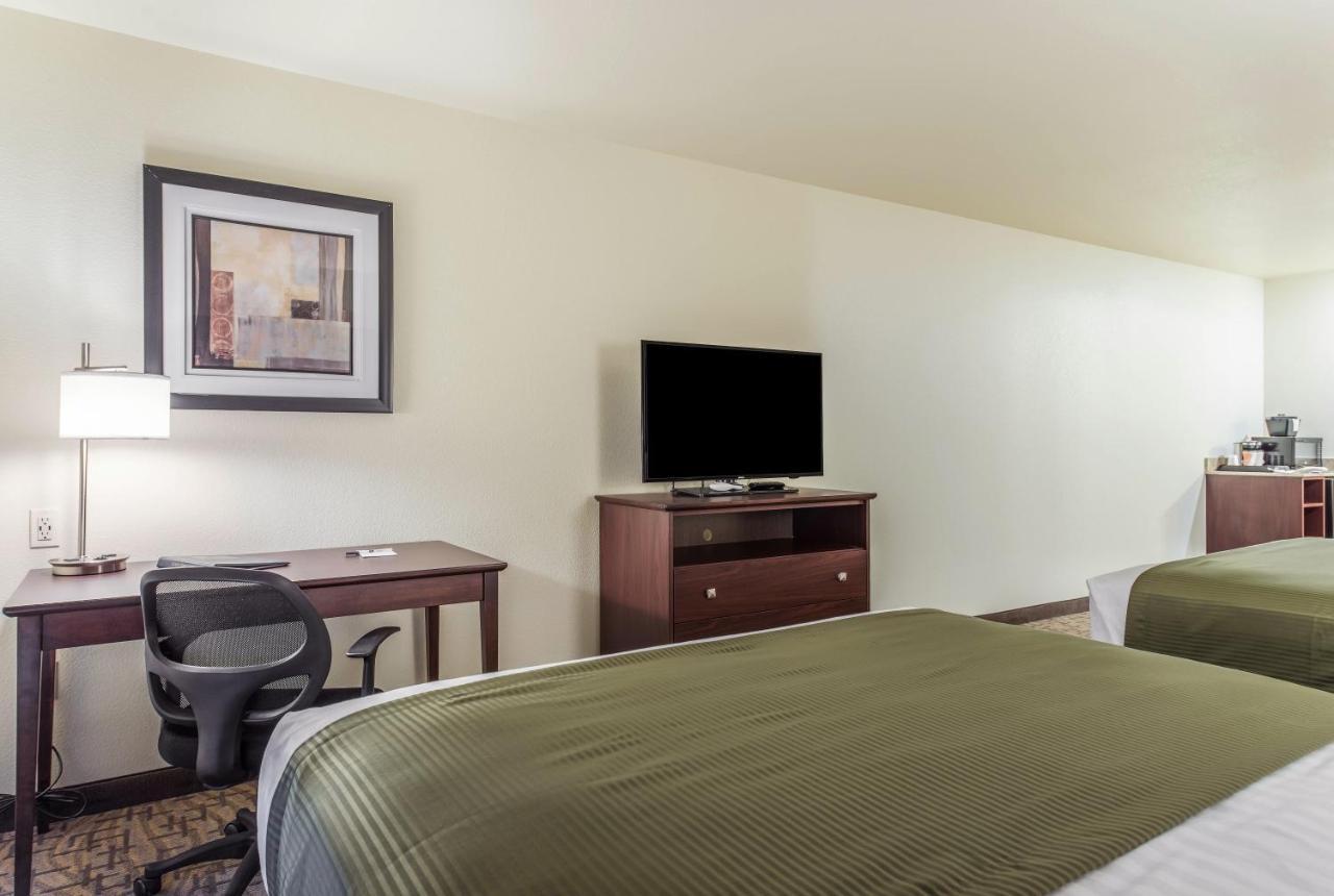 Cobblestone Hotel & Suites - Hutchinson Eksteriør bilde